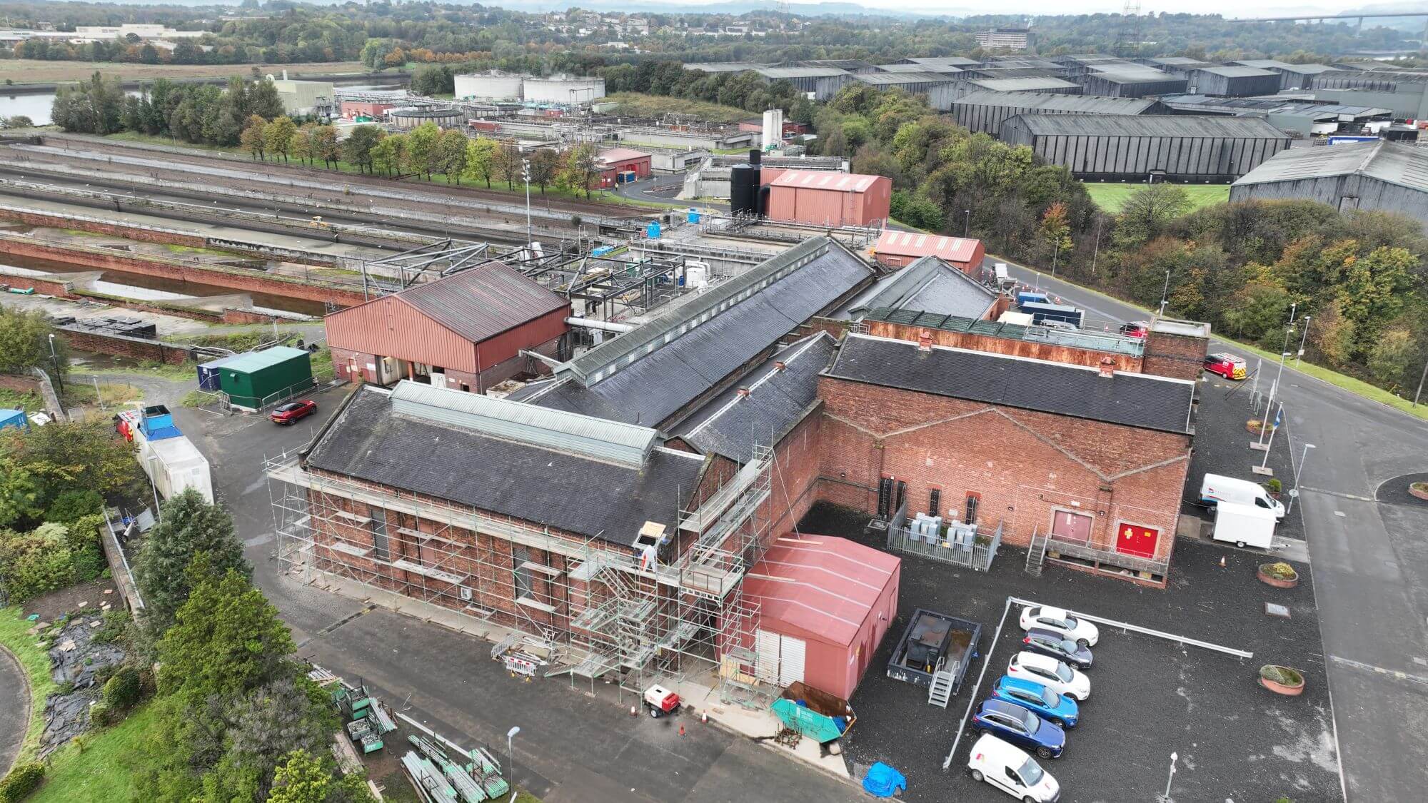 What Are the Key Considerations When Hiring a Commercial Roofer in Scotland?